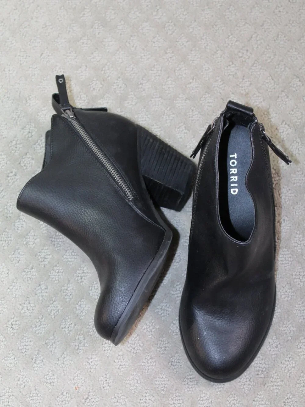 Torrid Women's Size 9WW Black Faux Leather Ankle Bootie Side Zip Round Toe